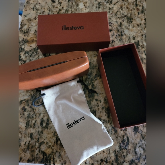 NWOT illesteva sunglasses - Picture 2 of 4